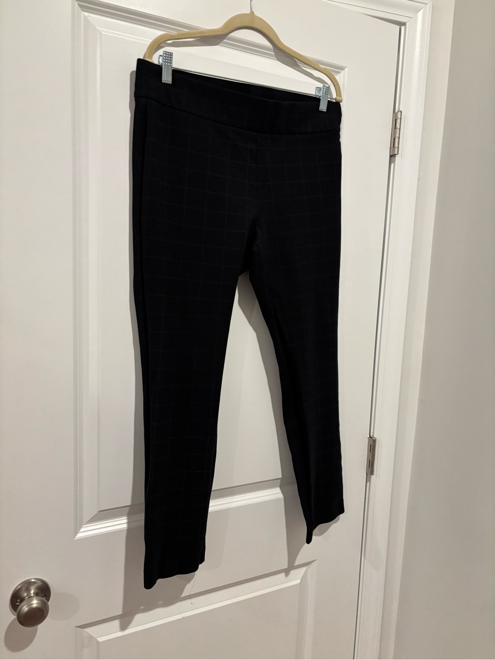 Ann Taylor factory taper stretching trousers with side zipper
Size large